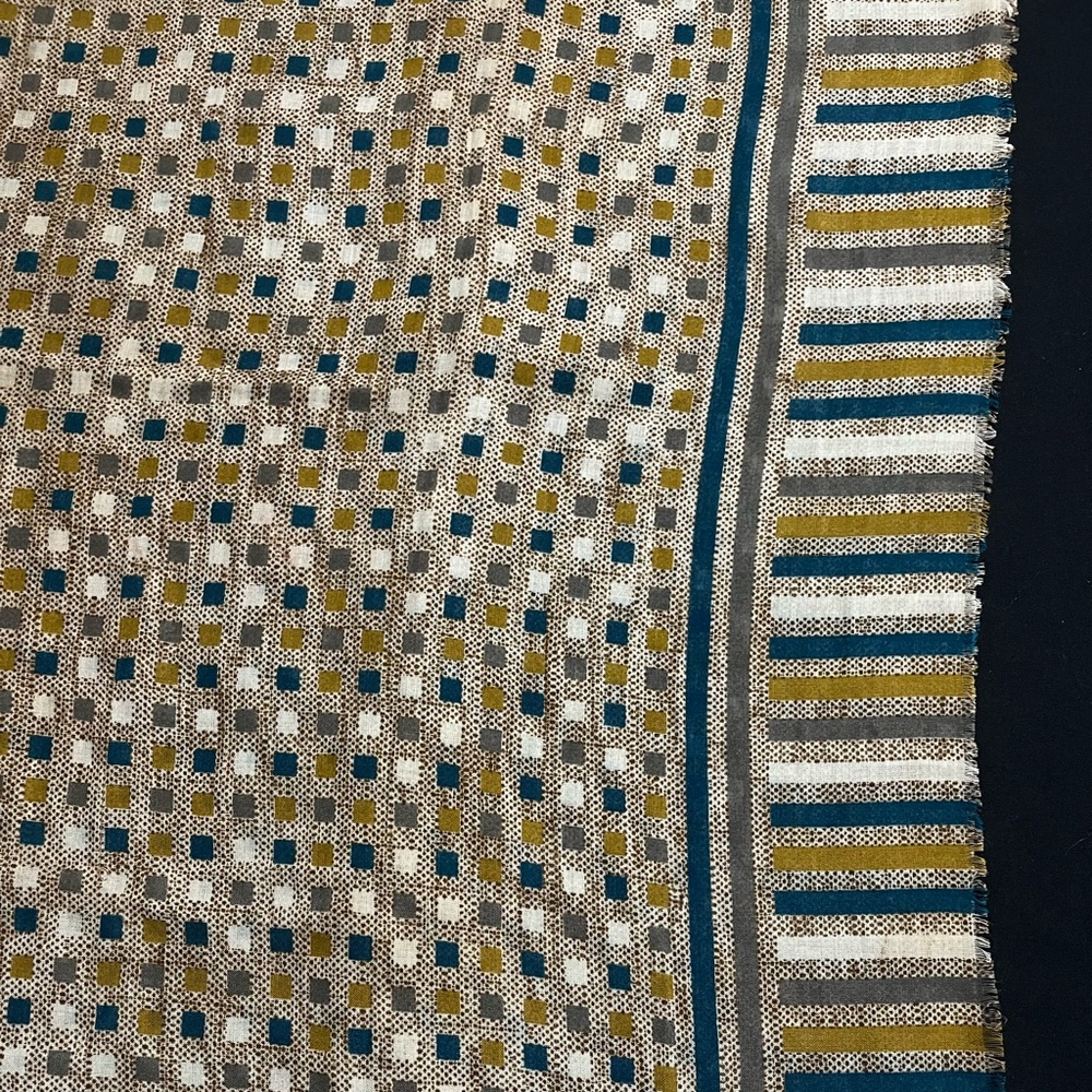 Geometric Patterned Scarf - Picture 3 of 4